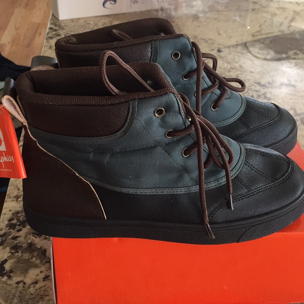 💋2/$30💋 NWT Oomphies boys shoes
